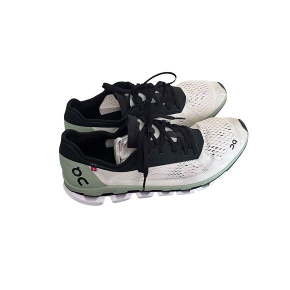 On clouds running Cloudboom Running Sneakers 9.5 women’s - Picture 3 of 7